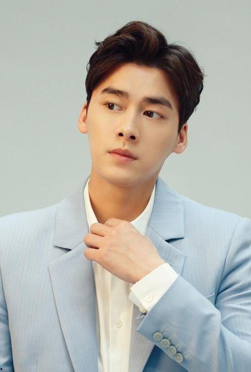 最新圈内爆料李易峰,揭秘明星背后的故事